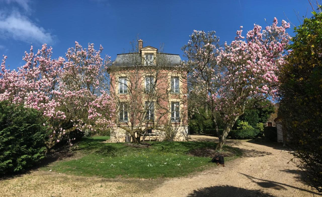 Bed and Breakfast L'Atelier Des Magnolias Aumont-en-Halatte Esterno foto
