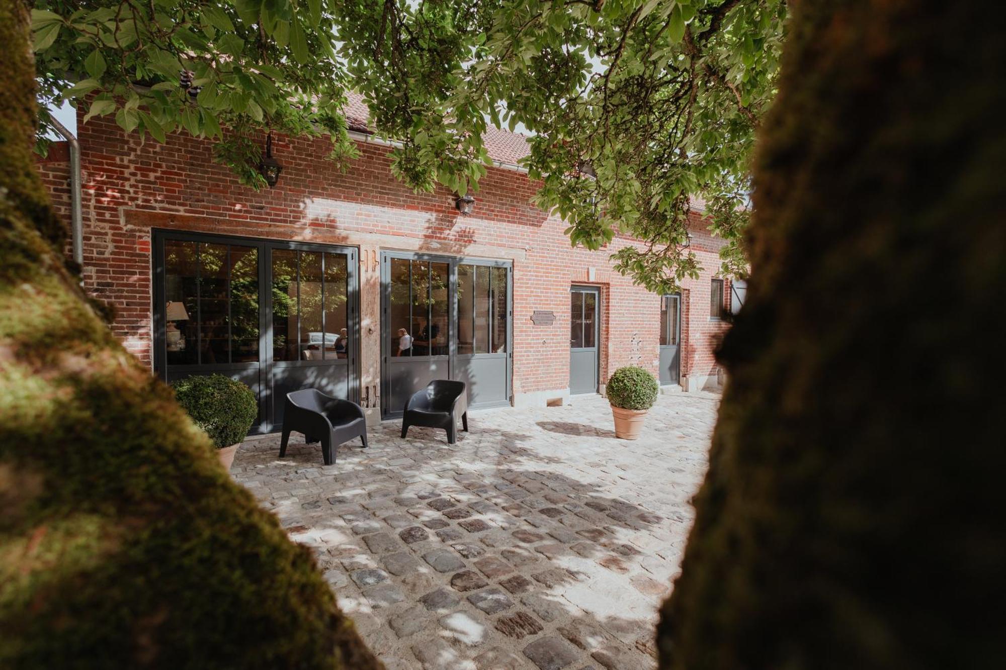 Bed and Breakfast L'Atelier Des Magnolias Aumont-en-Halatte Esterno foto